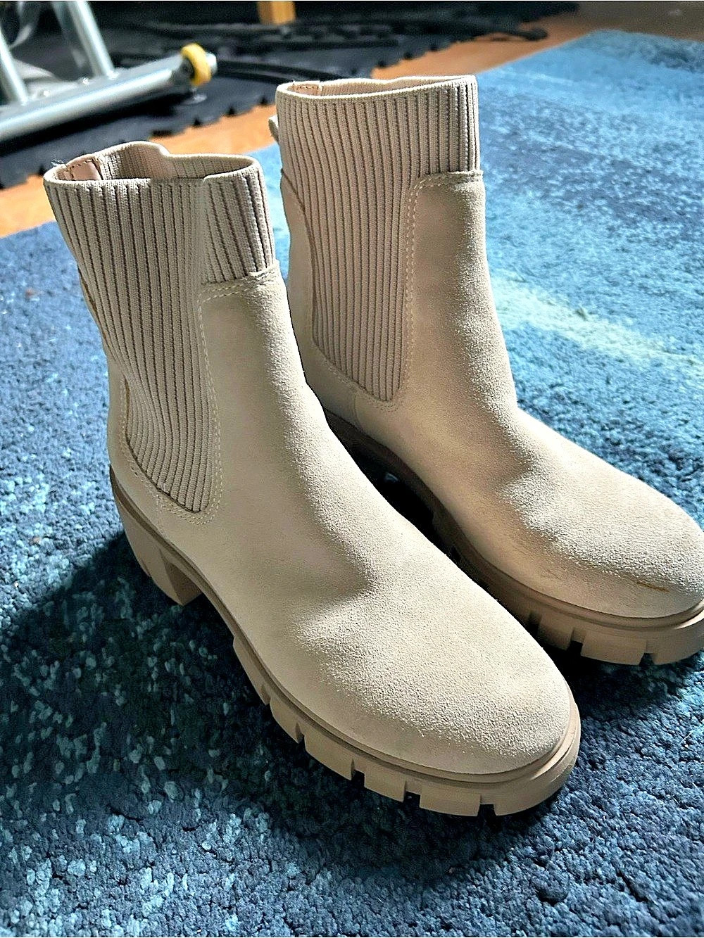 Steve Madden size 8 Lug Sole Ankle Boots in Beige